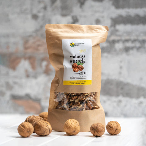 Snacknüsse & geröstetes Walnussöl inkl. Lippenbalsam - Trumerseen Nuss
